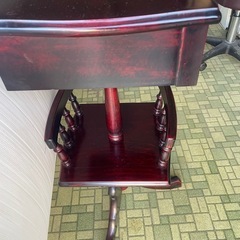 【引取限定】アンティーク調サイドテーブルの画像