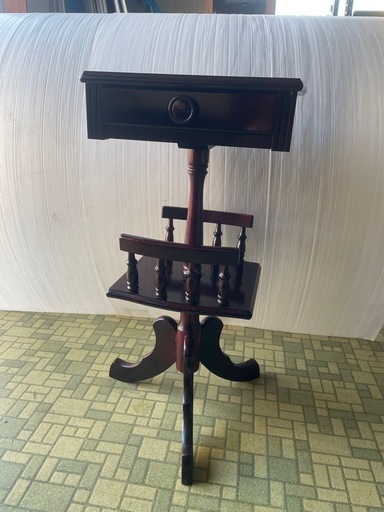 【引取限定】アンティーク調サイドテーブル