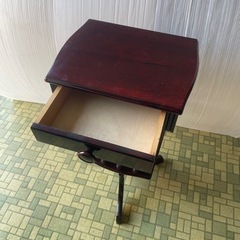 【引取限定】アンティーク調サイドテーブルの画像