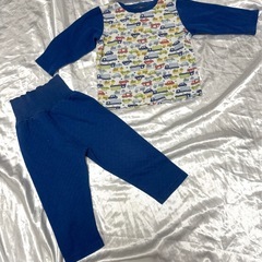 4点⭐️恐竜柄フリースベビーパジャマ　腹巻き付き長袖パジャマ　の画像