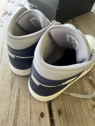 NIKE AIR JORDAN 1 MID (エアジョーダン 1 ミッド) 白/群青/灰色