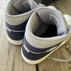 NIKE AIR JORDAN 1 MID (エアジョーダン 1 ミッド) 白/群青/灰色の画像