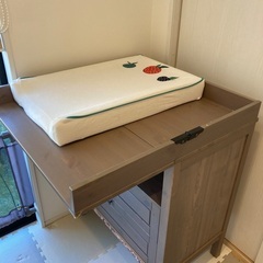IKEA オムツ交換台の画像