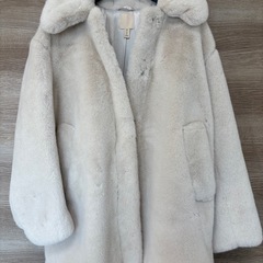 Ｈ＆Ｍ　レディスフェイクファーハーフコートの画像