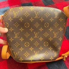 ビィトンバックの画像