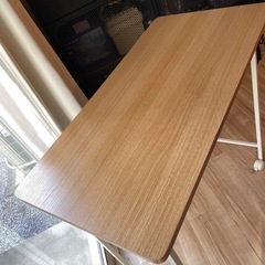 折りたたみテーブルの画像