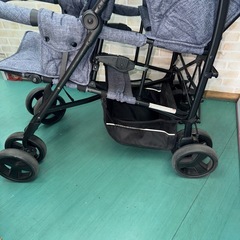 キンダーワゴン 2人乗りベビーカー DUOシティHOP 折りたたみ式の画像