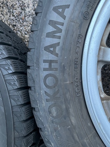 ヨコハマ スノータイヤ 205/60/r16 2022年製造 PCD 114.3