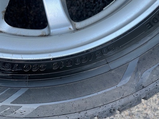 ヨコハマ スノータイヤ 205/60/r16 2022年製造 PCD 114.3