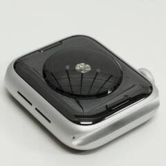 【良品】Apple Watch SE 第1世代/GPS/40mm/A2351/シルバー〈MYDM2J/A〉の画像