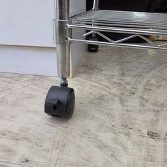 J8684 【リユースのサカイ柏店】 キャスター付3段メタルラック クリーニング済みの画像