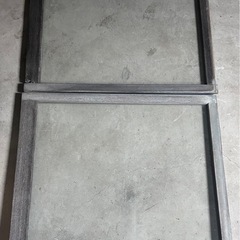 古い木枠ガラス窓の画像