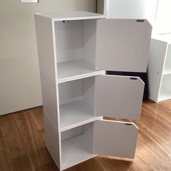 扉付きカラーボックス【町田市再生家具】　1128 Cの画像