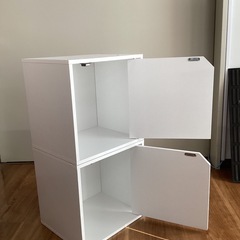 扉付きカラーボックス【町田市再生家具】　1128Ａの画像