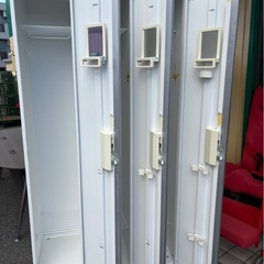 オカムラ SWシリーズ 3人用ロッカー（C-281）の画像