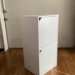 扉付きカラーボックス【町田市再生家具】　1128Ｂの画像