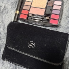 CHANEL 限定　　トラベルメイクアップパレットの画像
