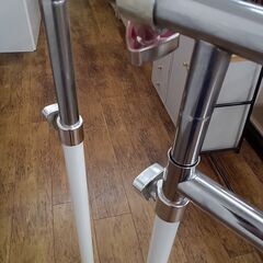 ★リユースのサカイ水戸店★  ハンガーラック ﾎﾜｲﾄ×ｼﾙﾊﾞｰ H115～163×D41.5×W80～122 クリーニング済み MT6454の画像