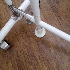 ★リユースのサカイ水戸店★  ハンガーラック ﾎﾜｲﾄ×ｼﾙﾊﾞｰ H115～163×D41.5×W80～122 クリーニング済み MT6454の画像