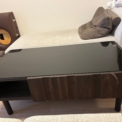 ガラステーブル　レトロ感あるおしゃれテーブルの画像