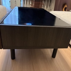 ガラステーブル　レトロ感あるおしゃれテーブルの画像