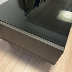 ガラステーブル　レトロ感あるおしゃれテーブルの画像