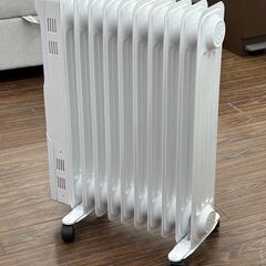 札幌 東区 アイリスオーヤマ オイルヒーター POH-121OKS 2022年製 ホワイト ストーブ 暖房器具 475x650x250mm 床置き 8畳 コード収納 キャスター付 温度調節可能の画像