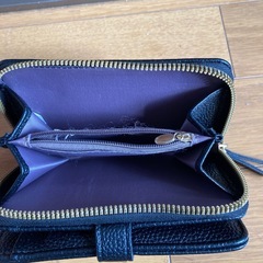 男の子衣類と短い財布の画像