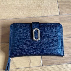 男の子衣類と短い財布の画像