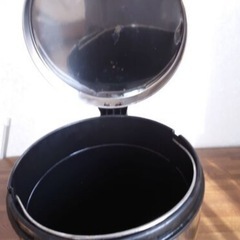 ペダル式ゴミ箱の画像