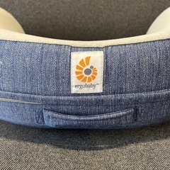 エルゴベビー　授乳クッション ベルト付の画像