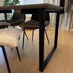 ダイニングテーブルの画像