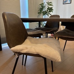 ダイニングテーブルの画像