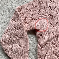 ①手編みカーディガン（女の子用）の画像