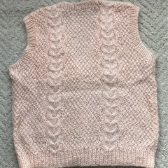 【決まりました】①手編みベスト（女の子用）の画像