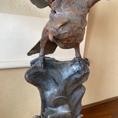 骨董品　
鷹の置物の画像