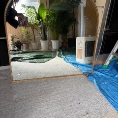 理容店の鏡の画像