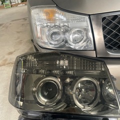 日産タイタン　スモークヘッドライトの画像