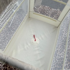 アップリカ　ココネルエアープラス　ホワイトベージュ　ベビーベッドの画像