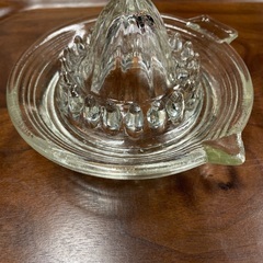 ガラス製レモン絞り器の画像