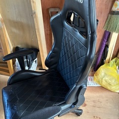 EXRACINGゲーミングチェアの画像