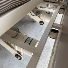 【電動介護ベッド／パラマウントベッド】 病院使用品・使用感あり／動作問題なしの画像