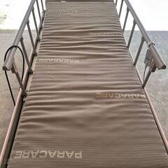 【電動介護ベッド／パラマウントベッド】 病院使用品・使用感あり／動作問題なしの画像