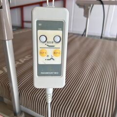 【電動介護ベッド／パラマウントベッド】 病院使用品・使用感あり／動作問題なしの画像