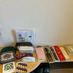 エプロン、ミニポーチ、ハンカチ、箸の画像