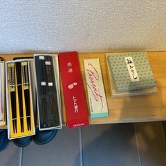 エプロン、ミニポーチ、ハンカチ、箸の画像