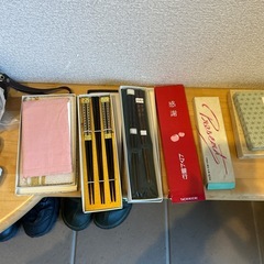 エプロン、ミニポーチ、ハンカチ、箸の画像