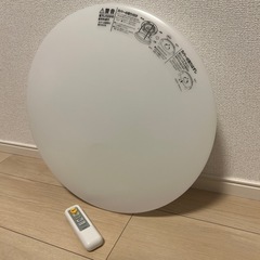 オシャレな照明器具+通常照明(リモコン付き)の画像