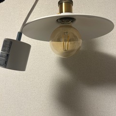 オシャレな照明器具+通常照明(リモコン付き)の画像