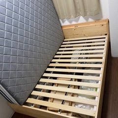 ダブルのベッドフレーム　の画像